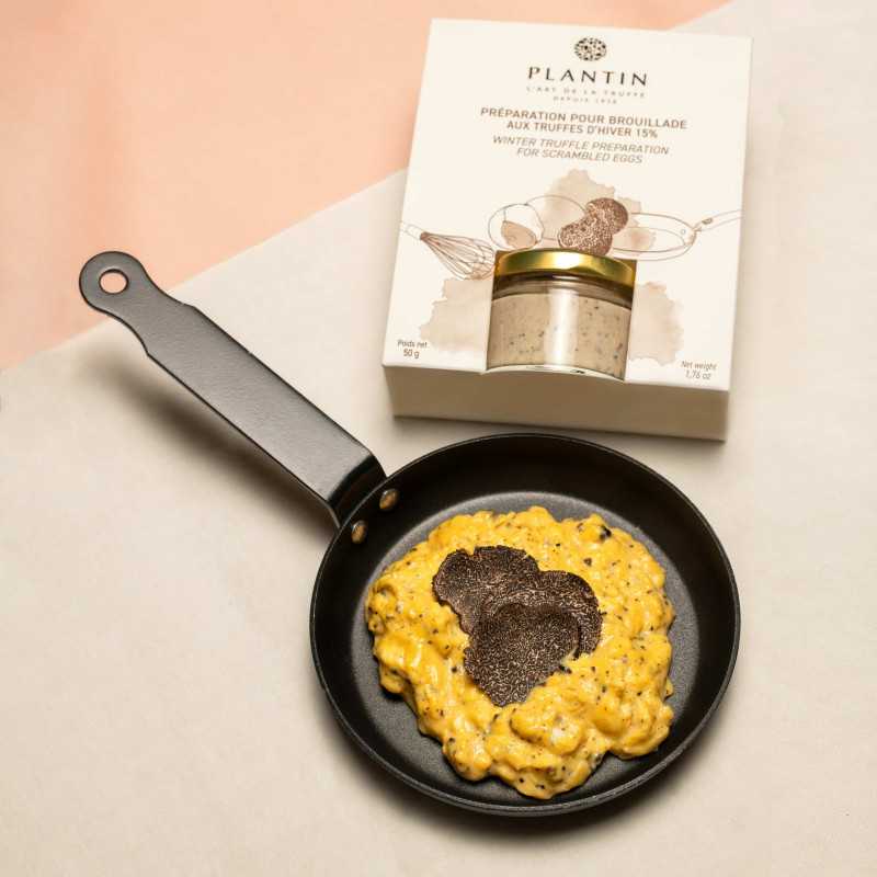 Preparazione per uova strapazzate al tartufo invernale