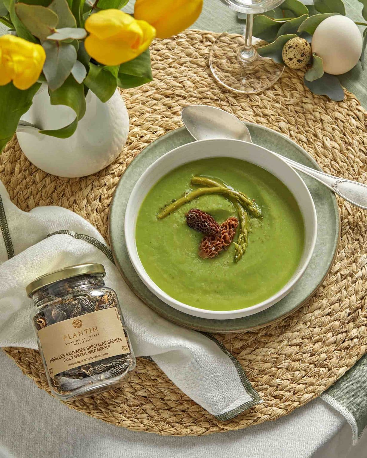 Velouté d'asperges vertes aux morilles